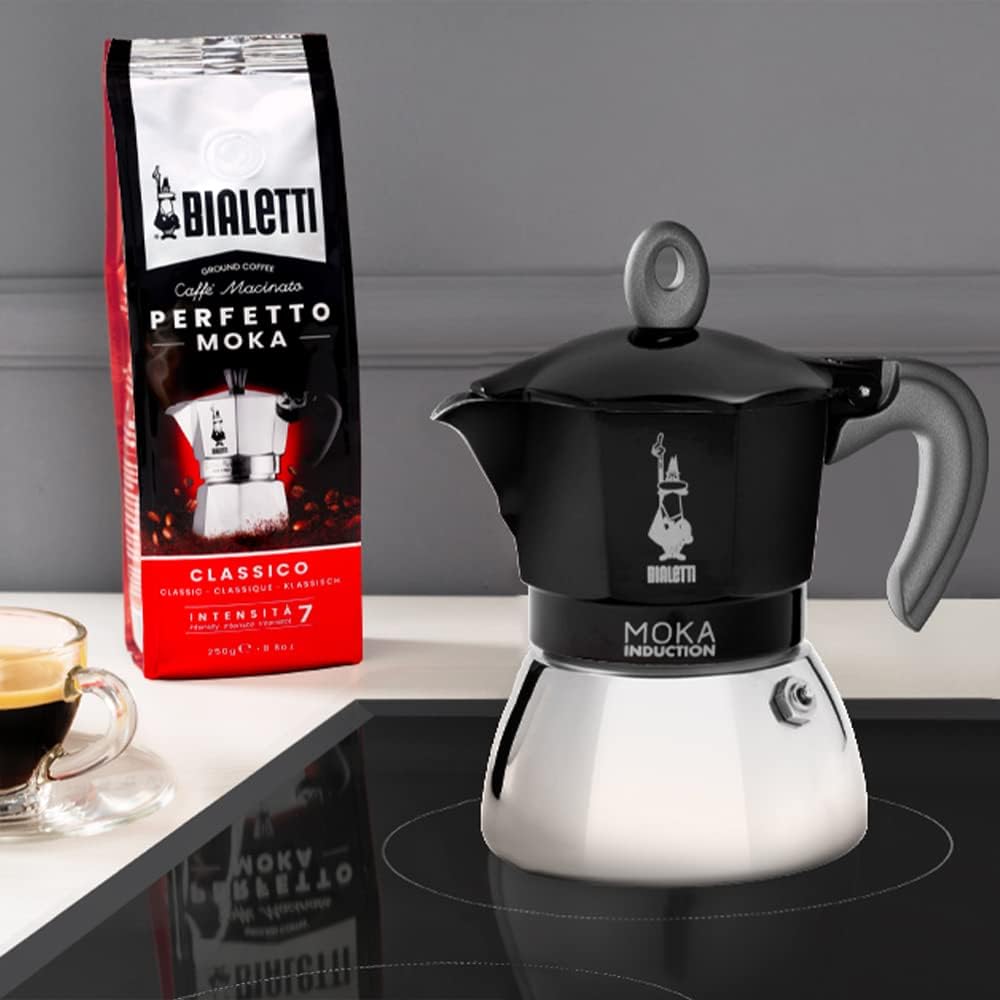 Bialetti Caffettiera Moka Induction, 2 Tazze (100 ml), Adatta a Tutti i piani cottura, Design Elegante, Nero