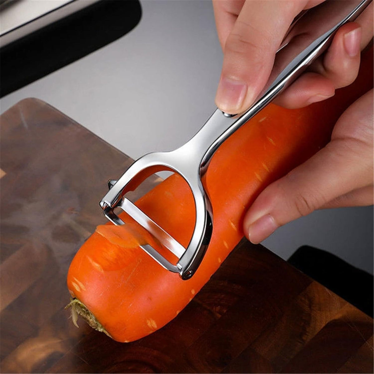 Il pelaverdure è realizzato in acciaio inossidabile, materiale spesso, facile da sbucciare.pela verdure.pelapatate professionale.pela carote.pela patate e verdure.piranha peeler. potapeeler
